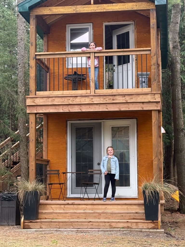 ontario-double-decker-wooden-bunkie-construction